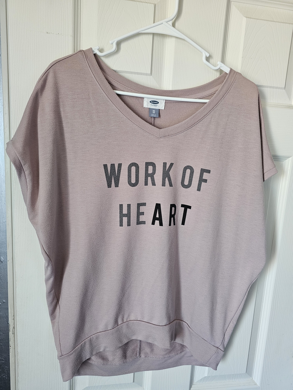 Old Navy Dusty Rose V-Neck Short Sleeve Top with 'WORK OF HEART' Graphic